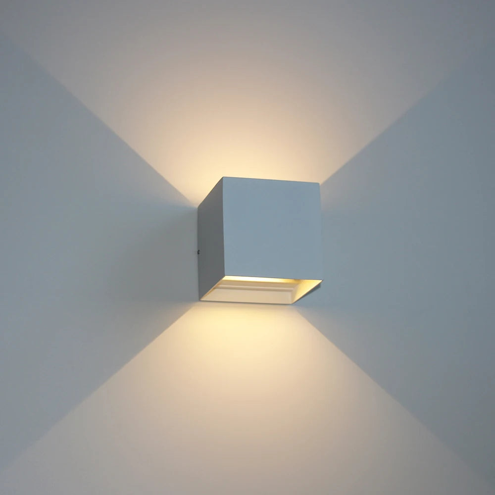 Applique extérieure minimaliste, trois teintes disponibles