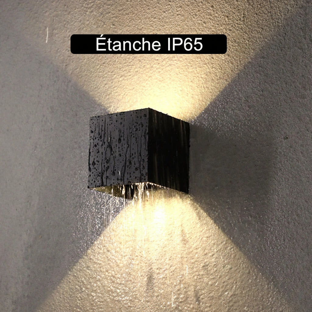 Détail de l'aluminium de l'applique carrée Cirenoux