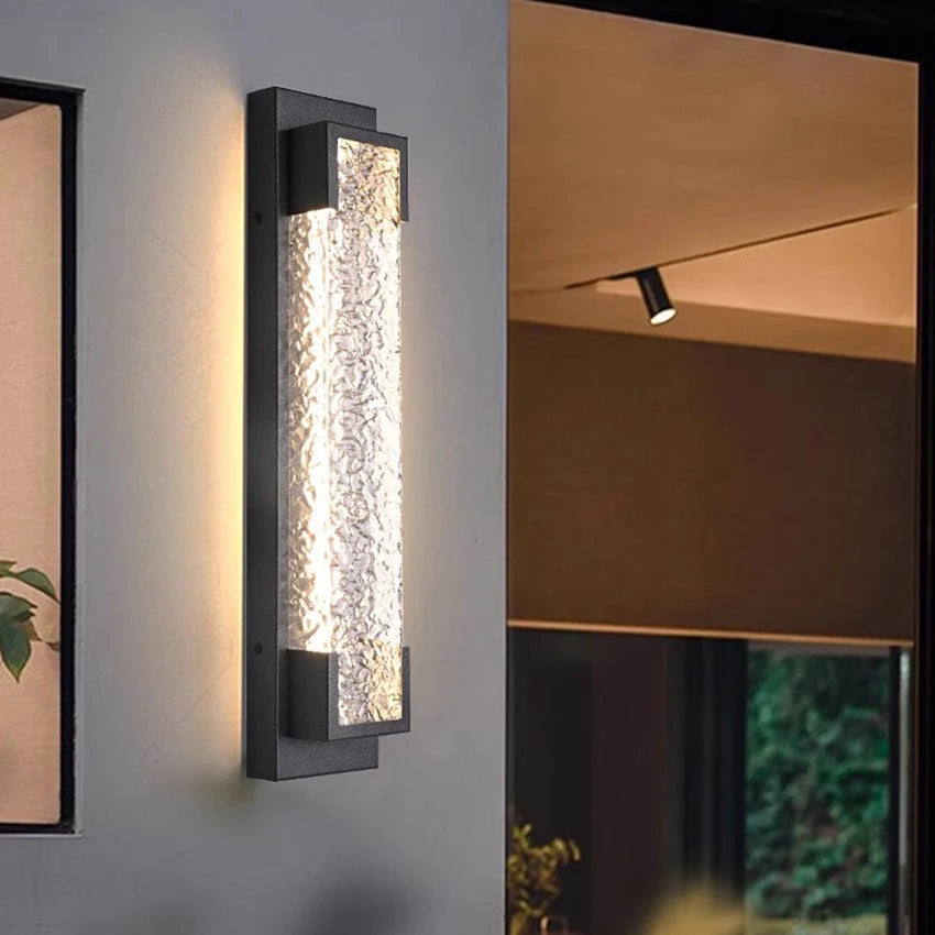 Applique acier inoxydable installée sur une façade